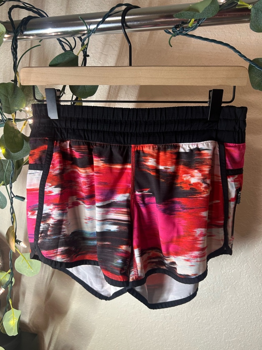 Lululemon Tracker Short Size 6